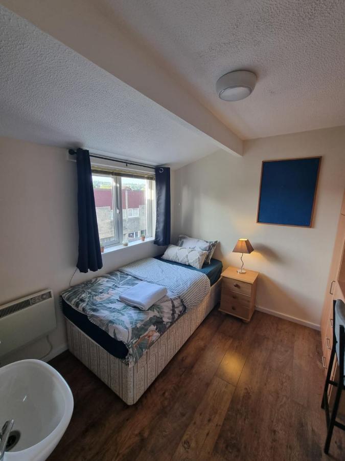 Private Rooms Bath Exterior photo
