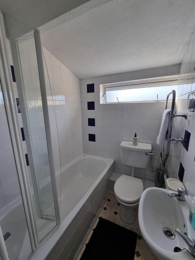 Private Rooms Bath Exterior photo