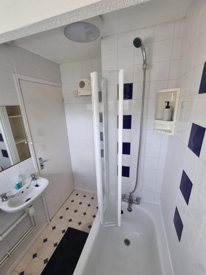 Private Rooms Bath Exterior photo